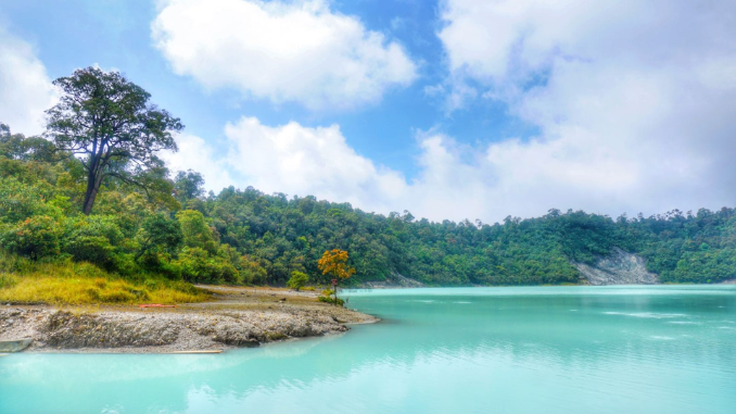 Pemandian air panas di Garut bisa Anda pilih sesuai keinginan. Mulai dari Cipanas Garut hingga Tirta Gangga, Anda bisa cek rekomendasi lengkapnya disini!